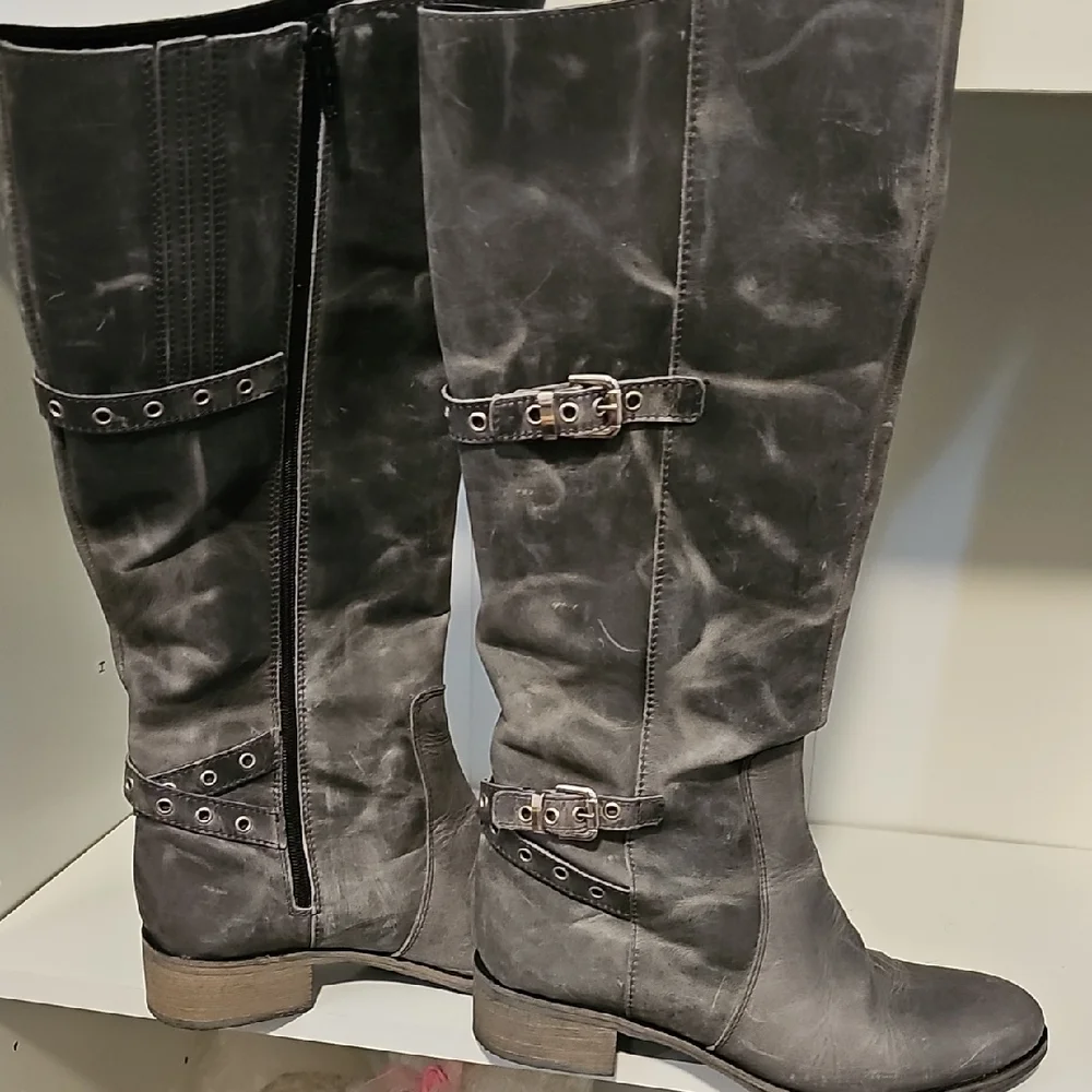 Stylish Black Knee-High Women's Boots